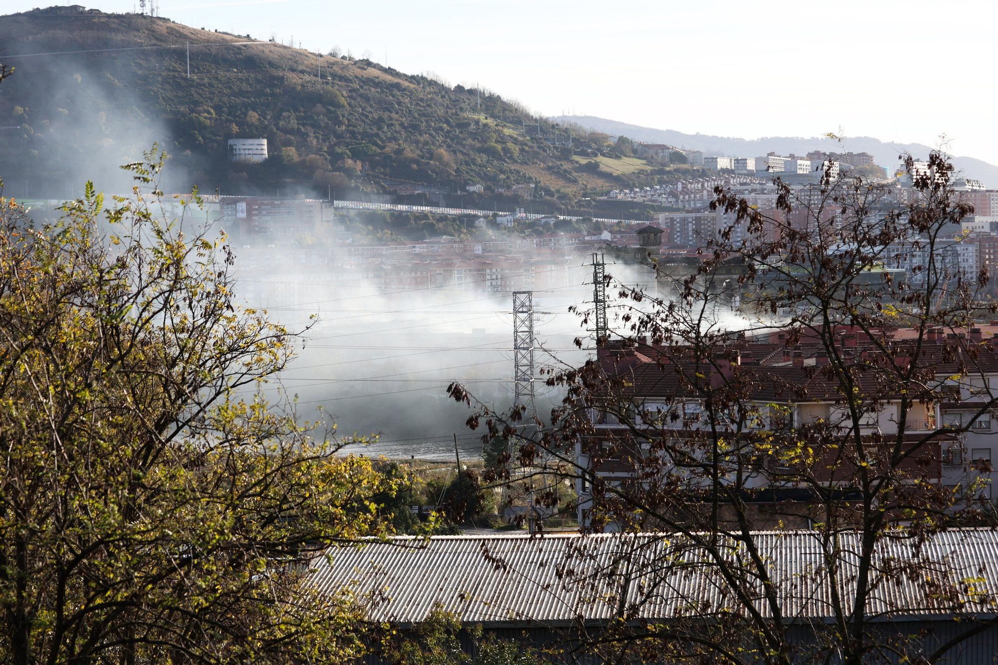 Incendio en la zona del antiguo matadero de Zorrotza