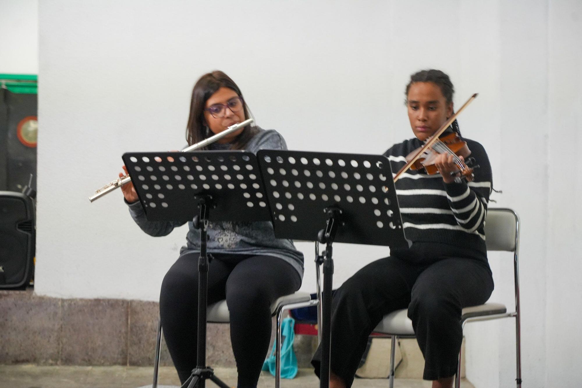 En imágenes: La Casa de Cultura Ignacio Aldecoa luce un nuevo mural