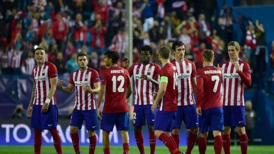 El Atlético golpea, resiste y vence