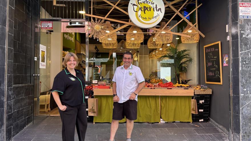 La frutería Deperita reabre en el centro de Irun con nuevas propuestas para sus clientes