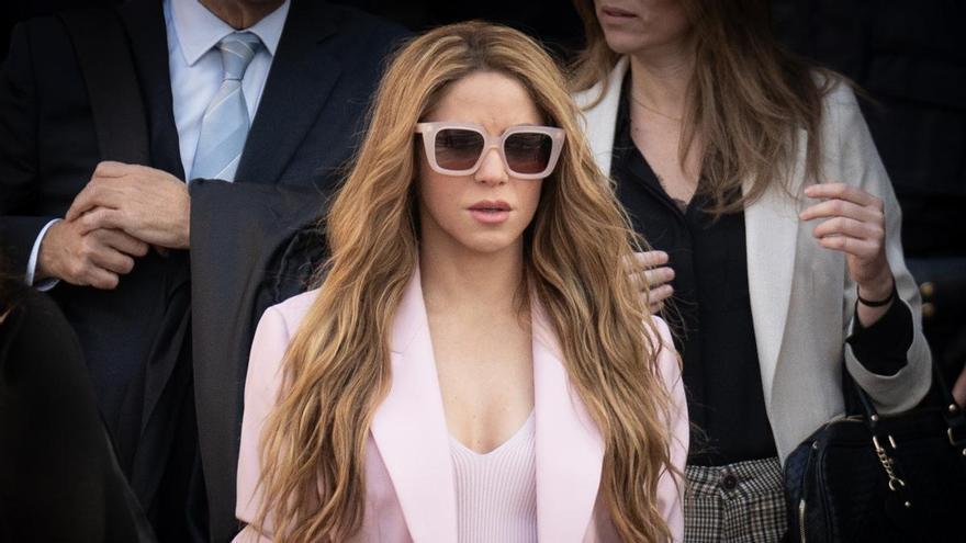 De Shakira a los 'youtubers': así averigua Hacienda si viven (y deben tributar) en el Estado