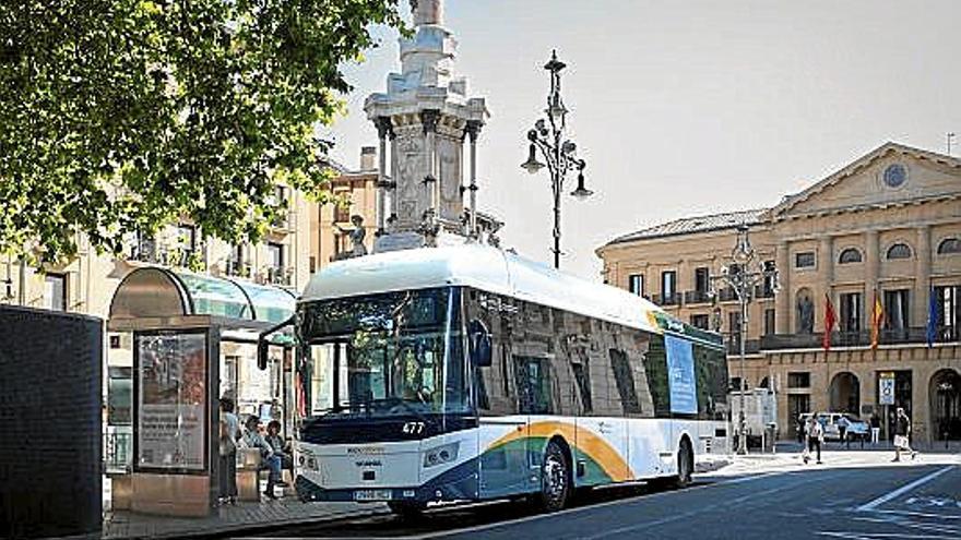 Una de las nuevas villavesas propulsadas por gas de origen renovable incorporadas a la flota del TUC.