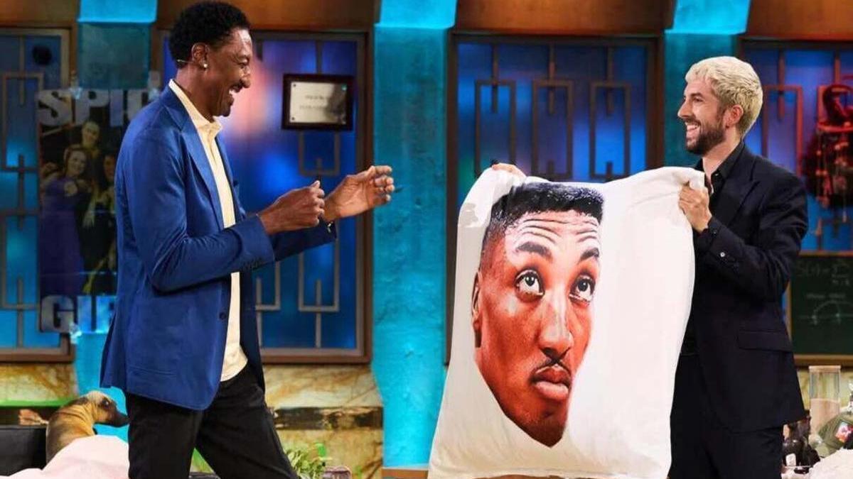 Scottie Pippen y David Broncano, anoche en &#039;La Revuelta&#039;