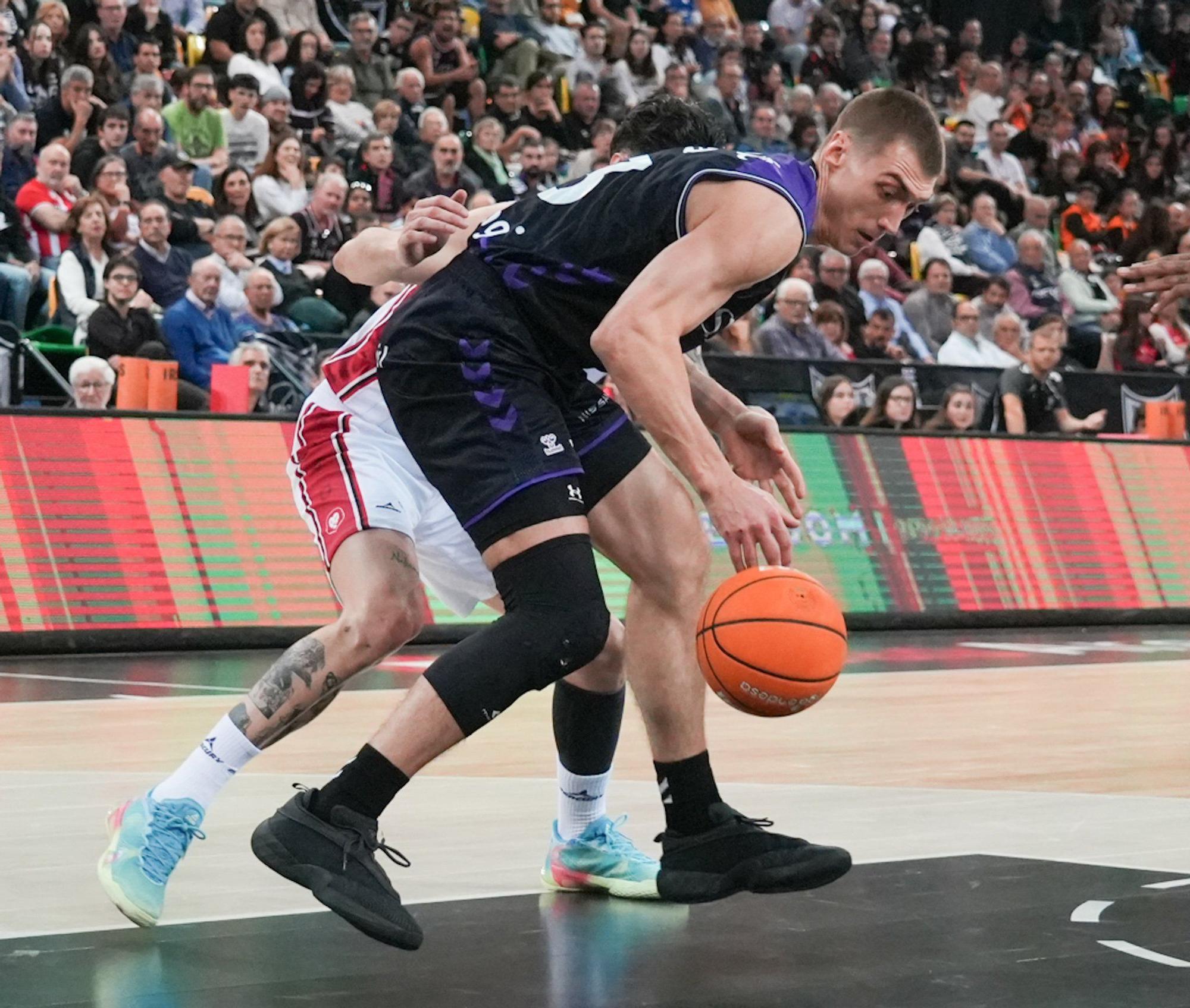 En imágenes: el Surne Bilbao Basket arrolla sin piedad al Zaragoza