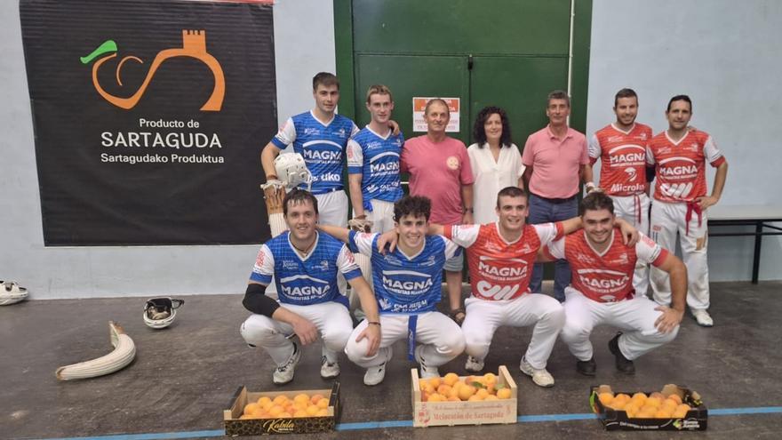 Victoria de Iturregi y Mitxeo en remonte en Sartaguda