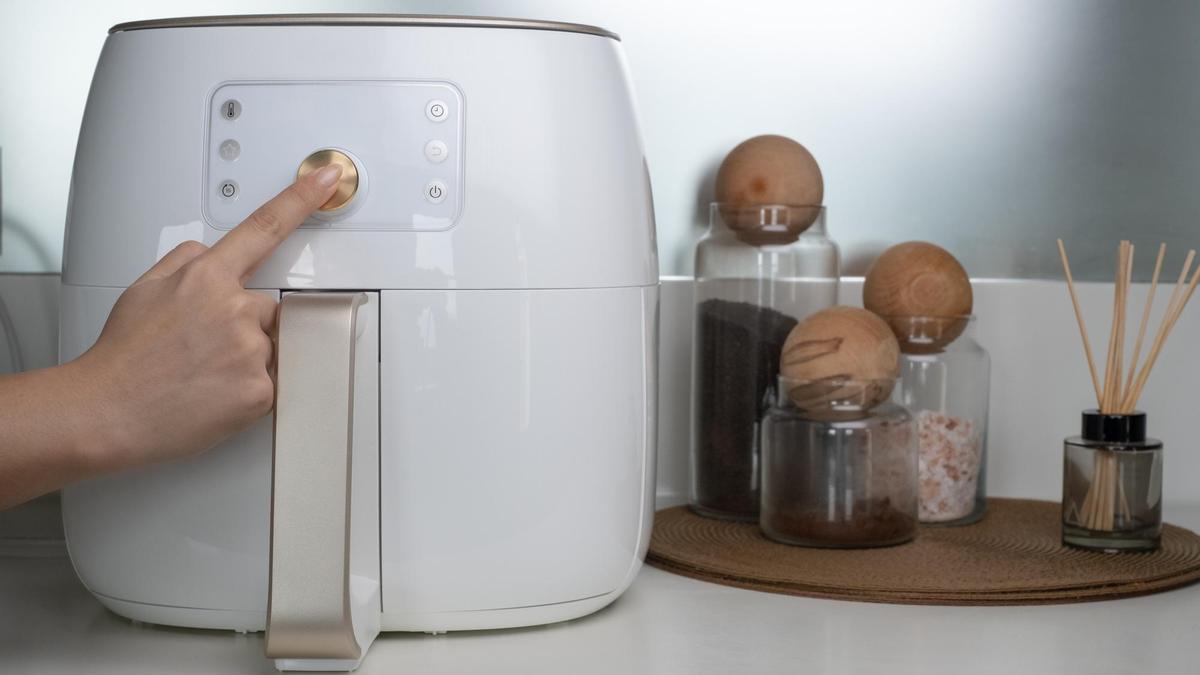 Es fácil programar una freidora de aire para poder cocinar el plato deseado.
