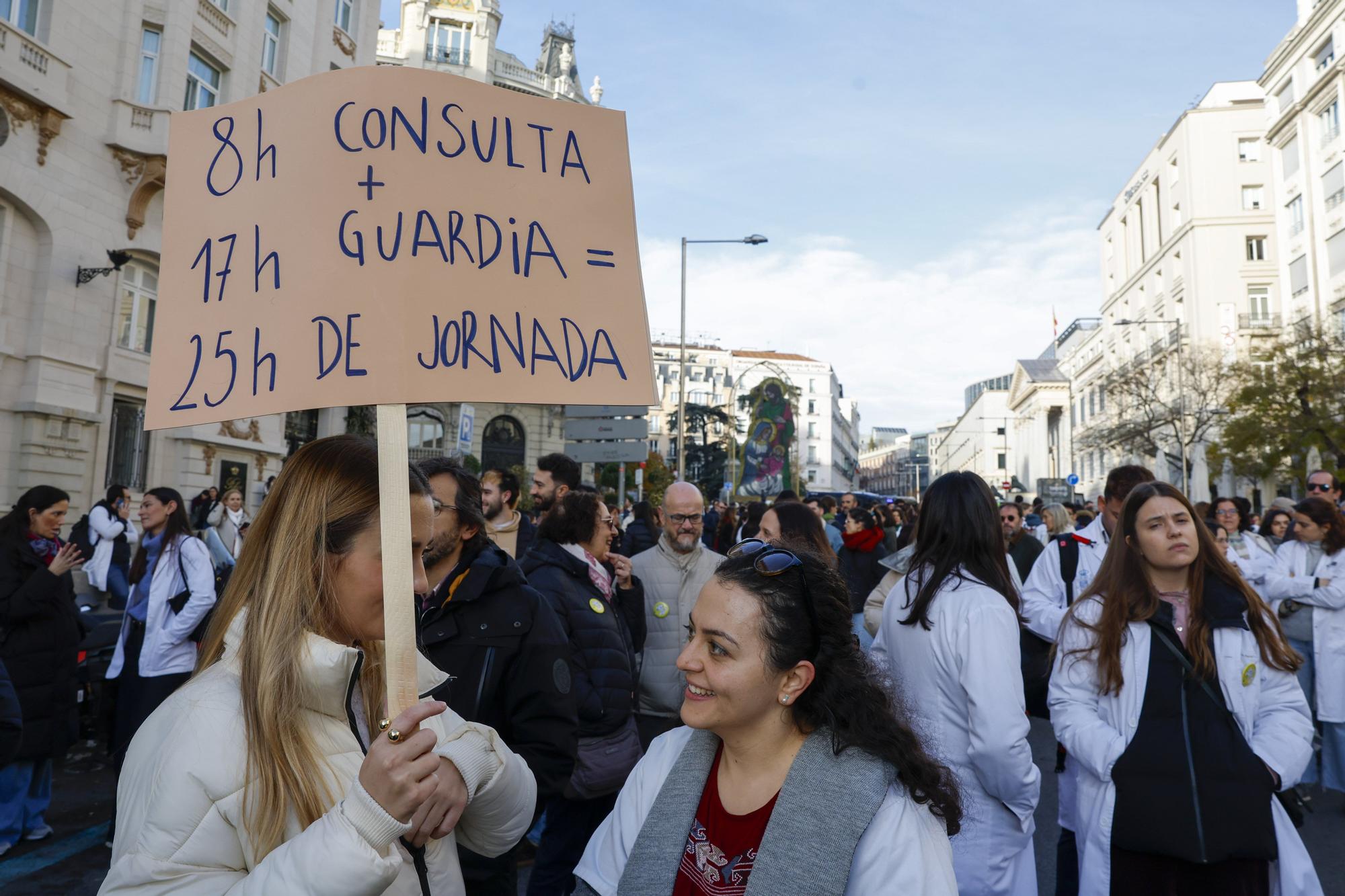 En imágenes: Los médicos mantienen el pulso con Sanidad en una nueva huelga contra el estatuto marco