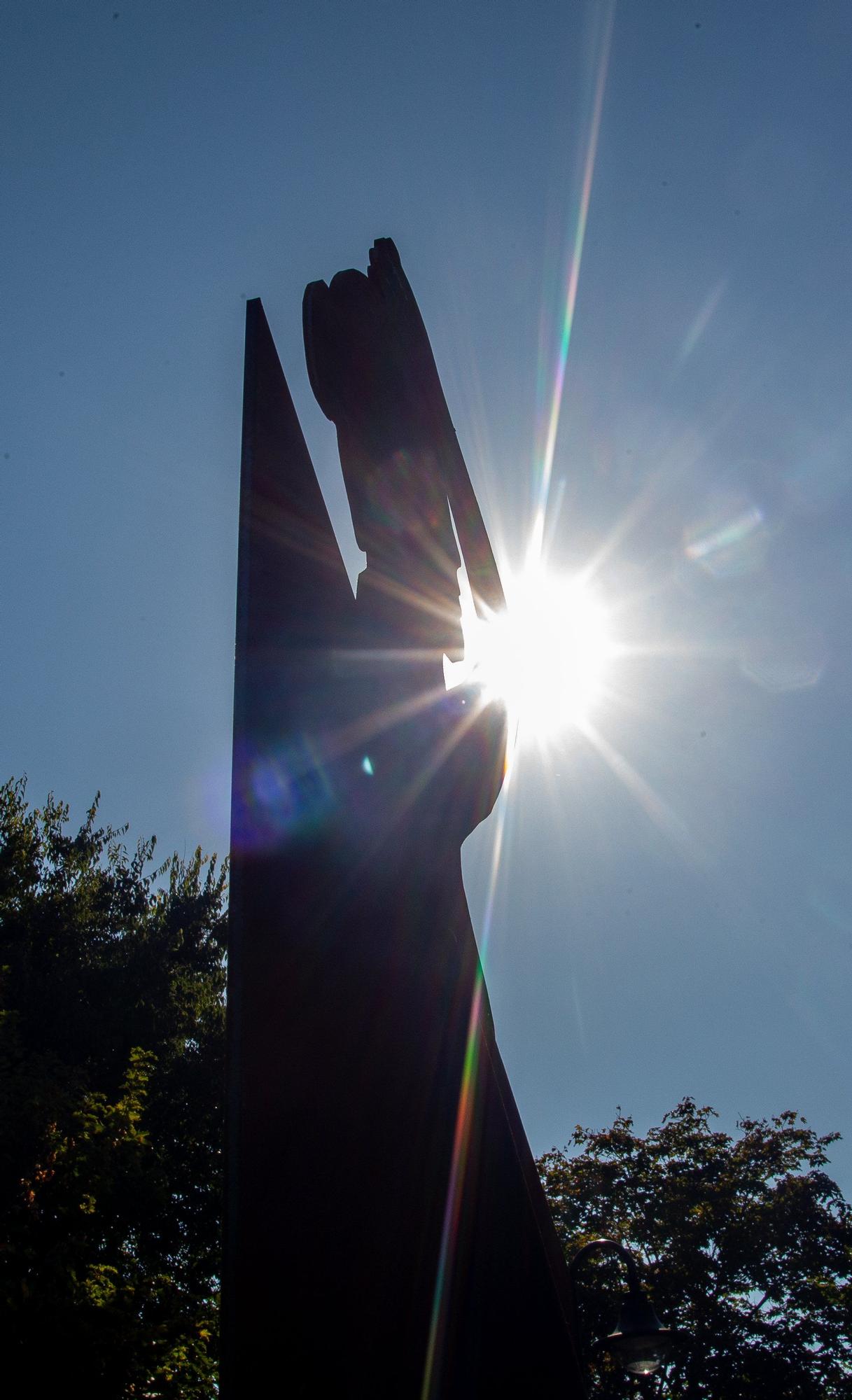 Inauguración del monumento en homenaje a las víctimas de la represión franquista en la Rochapea