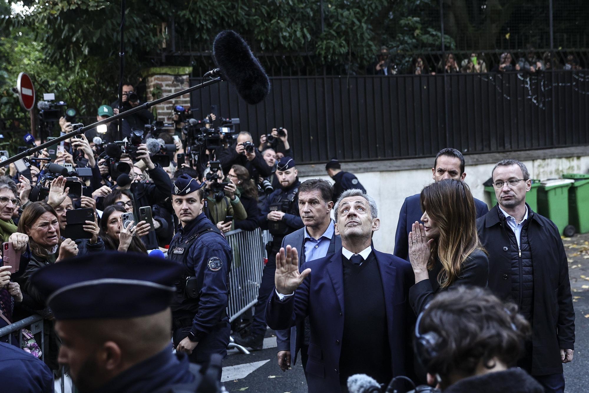 Nicolas Sarkozy entra en la prisión de La Santé para cumplir 5 años de condena por la financiación libia de su campaña de 2007
