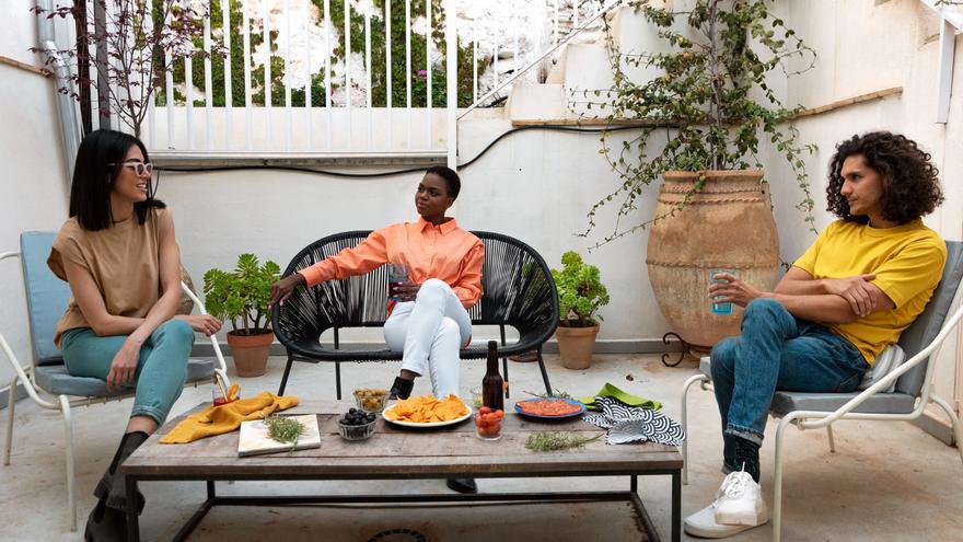Ideas y trucos sencillos para renovar balcones y terrazas este verano
