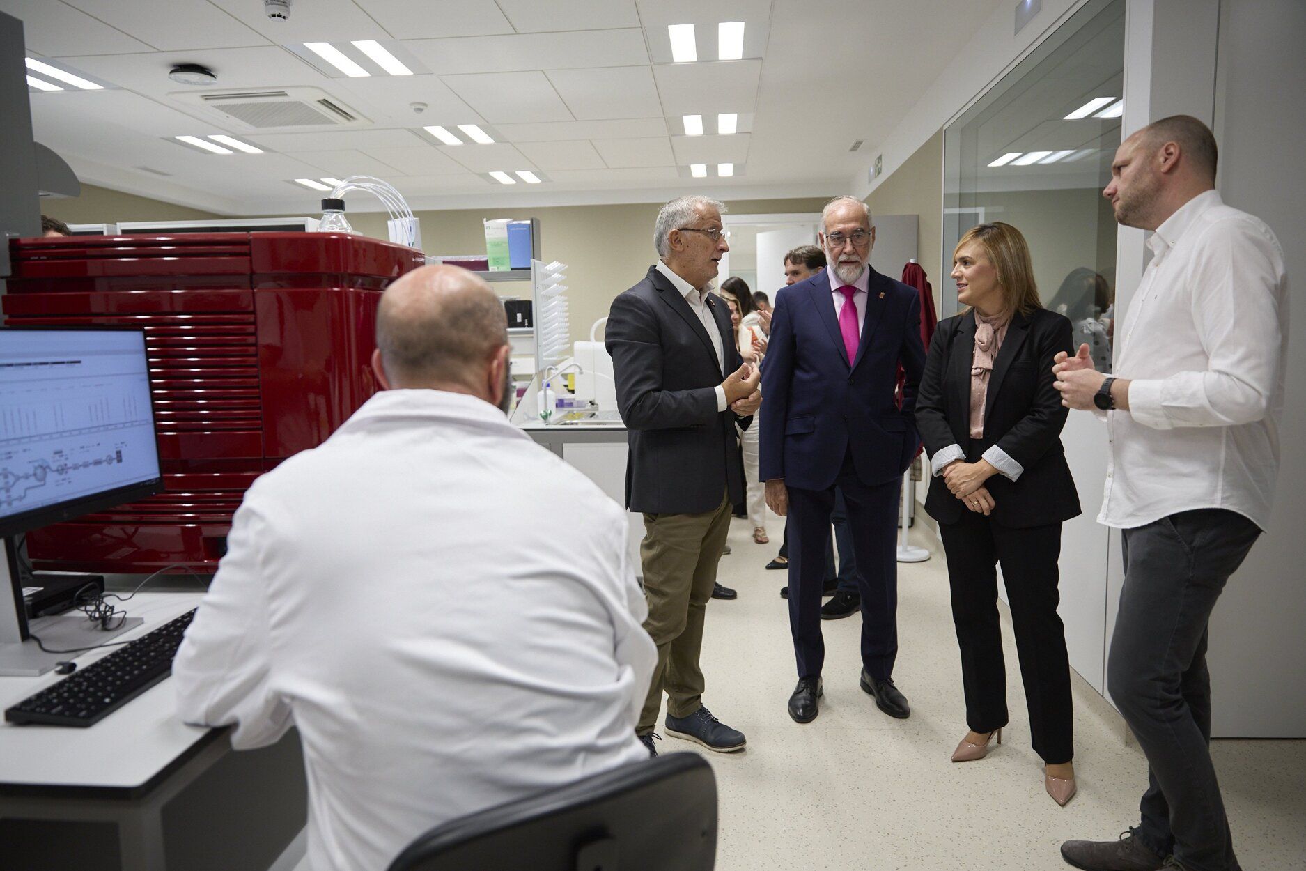 Fotos de los nuevos sistemas de secuenciación masiva de ADN, orientados a la investigación en cáncer y enfermedades raras