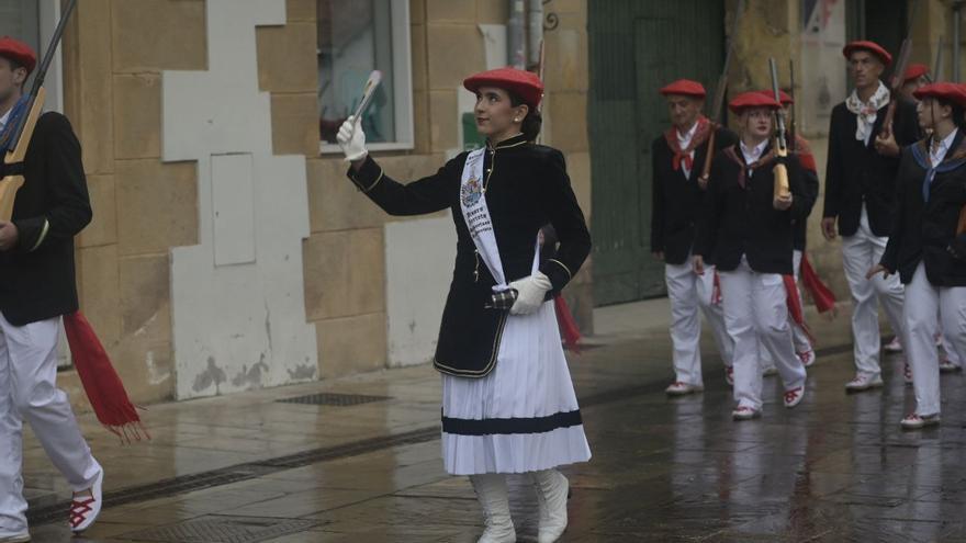 La compañía Jaizkibel desfila en Hondarribia