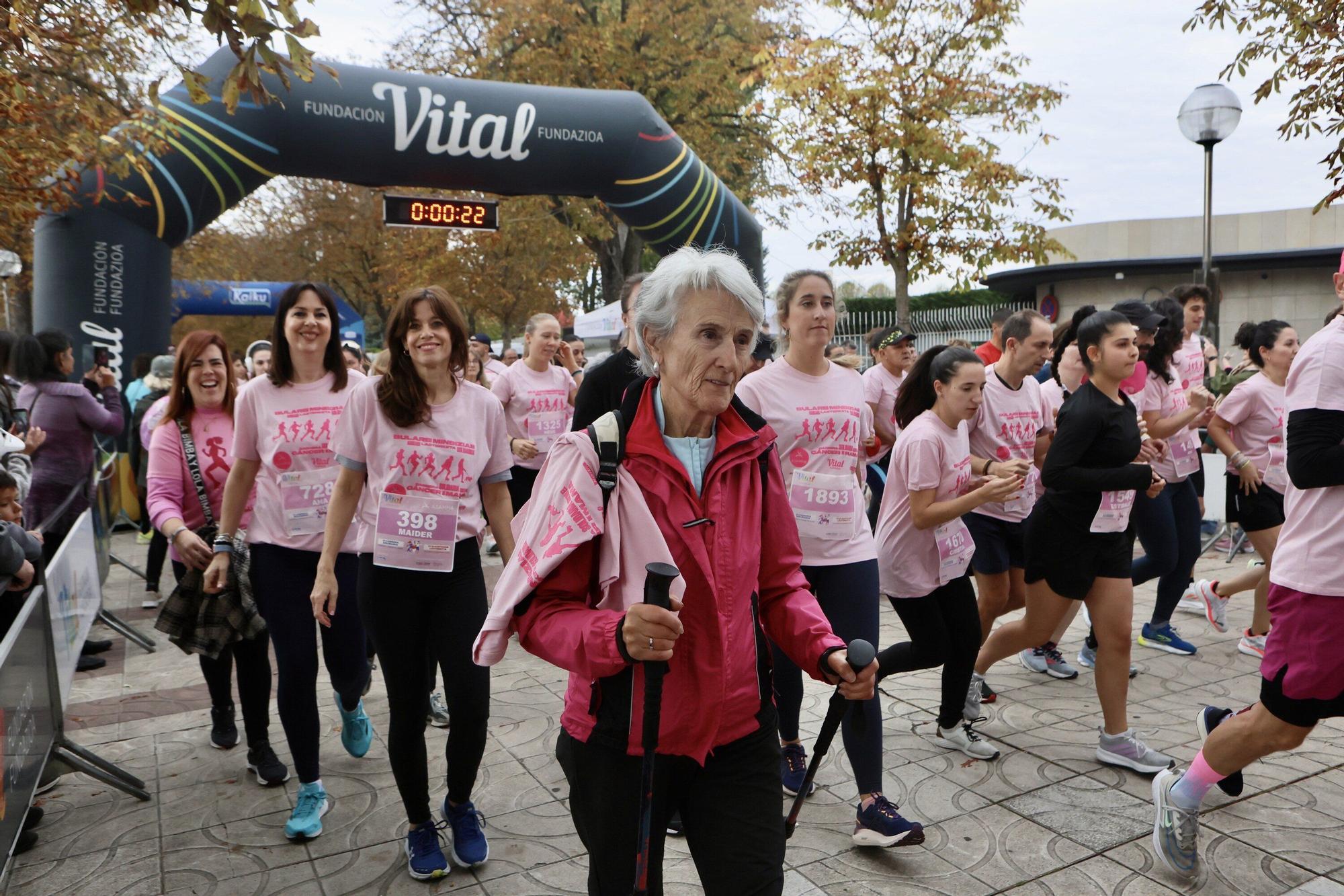En imágenes: Vitoria se vuelca con la VI Carrera Solidaria contra el Cáncer de Mama