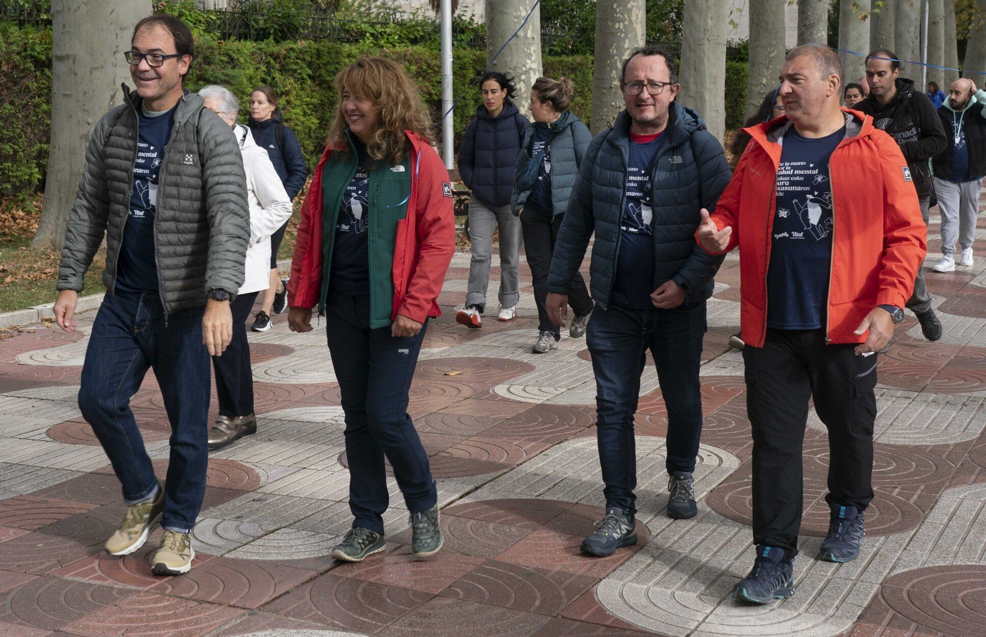 En imágenes: Así ha sido la VI Caminata Solidaria de Asafes en Vitoria por la salud mental