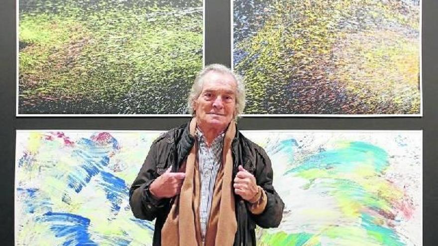 La foto la tomó Fernando Larruquert en 1966, en el estudio de Oteiza. “Allí estábamos Rafa Ruiz Balerdi, Mendiburu, Oteiza, Eduardo Chillida, Basterretxea, Puig y yo mismo”, dice Sistiaga (primero por la derecha). Faltaban Zumeta y Amable Arias para que e
