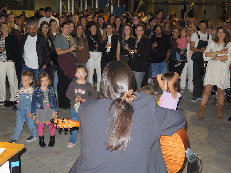 La fiesta de aniversario del bar Eire de Urretxu, en imágenes