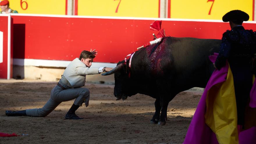 Más orejas que buen toreo en la corrida de rejones del día del Chupinazo