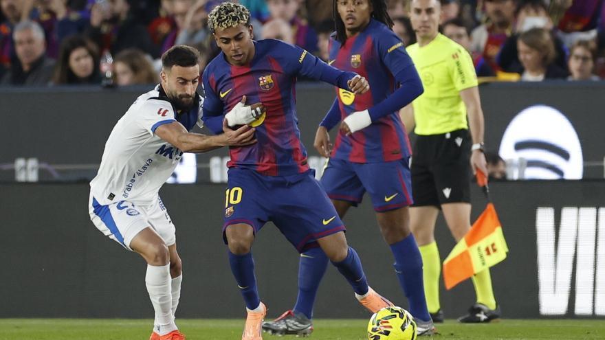 El Alavés muerde, pero se queda sin premio en el Camp Nou
