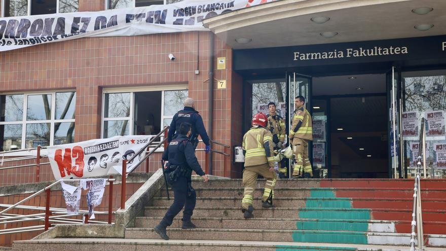 Desalojan el campus de la EHU en Vitoria tras el lanzamiento de botes de humo