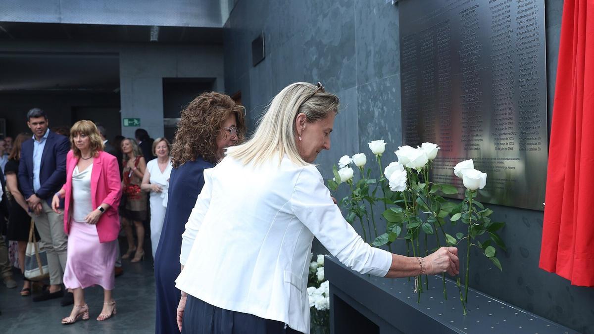 Acto de inauguración de una placa en memoria de los asesinados por la banda terrorista ETA en Navarra y los navarros asesinados en otras localidades.