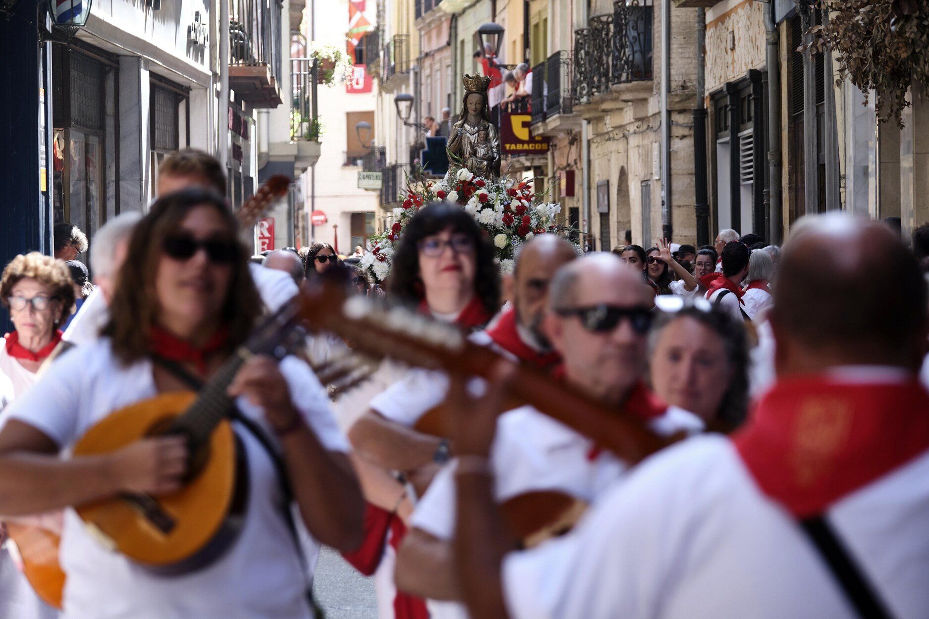 Fotos de la procesión y la pañuelada de este domingo en fiestas de Estella-Lizarra