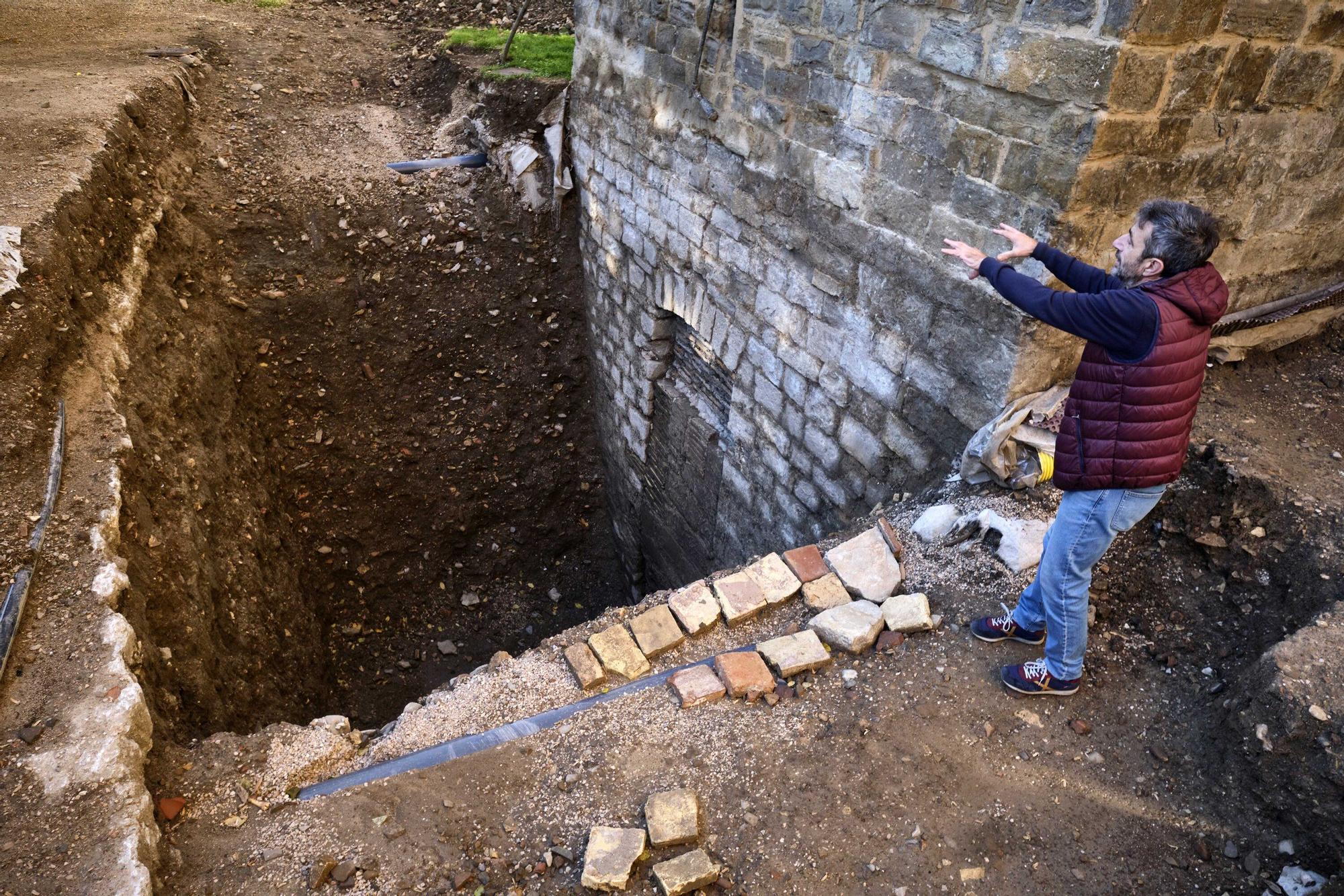 Excavación arqueológica en la trasera de la Catedral de Pamplona