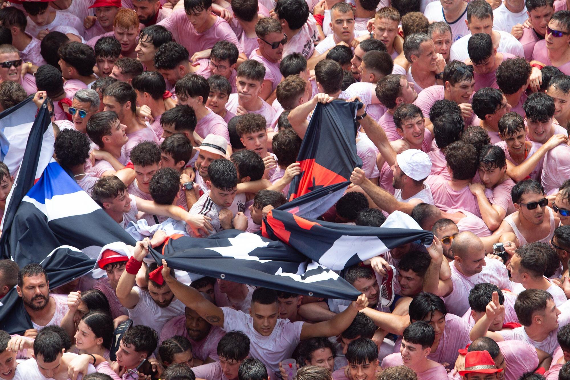 Fotos del  Chupinazo de San Fermín 2025 en Pamplona: ¡La fiesta más internacional se enciende con un grito solidario por Palestina!
