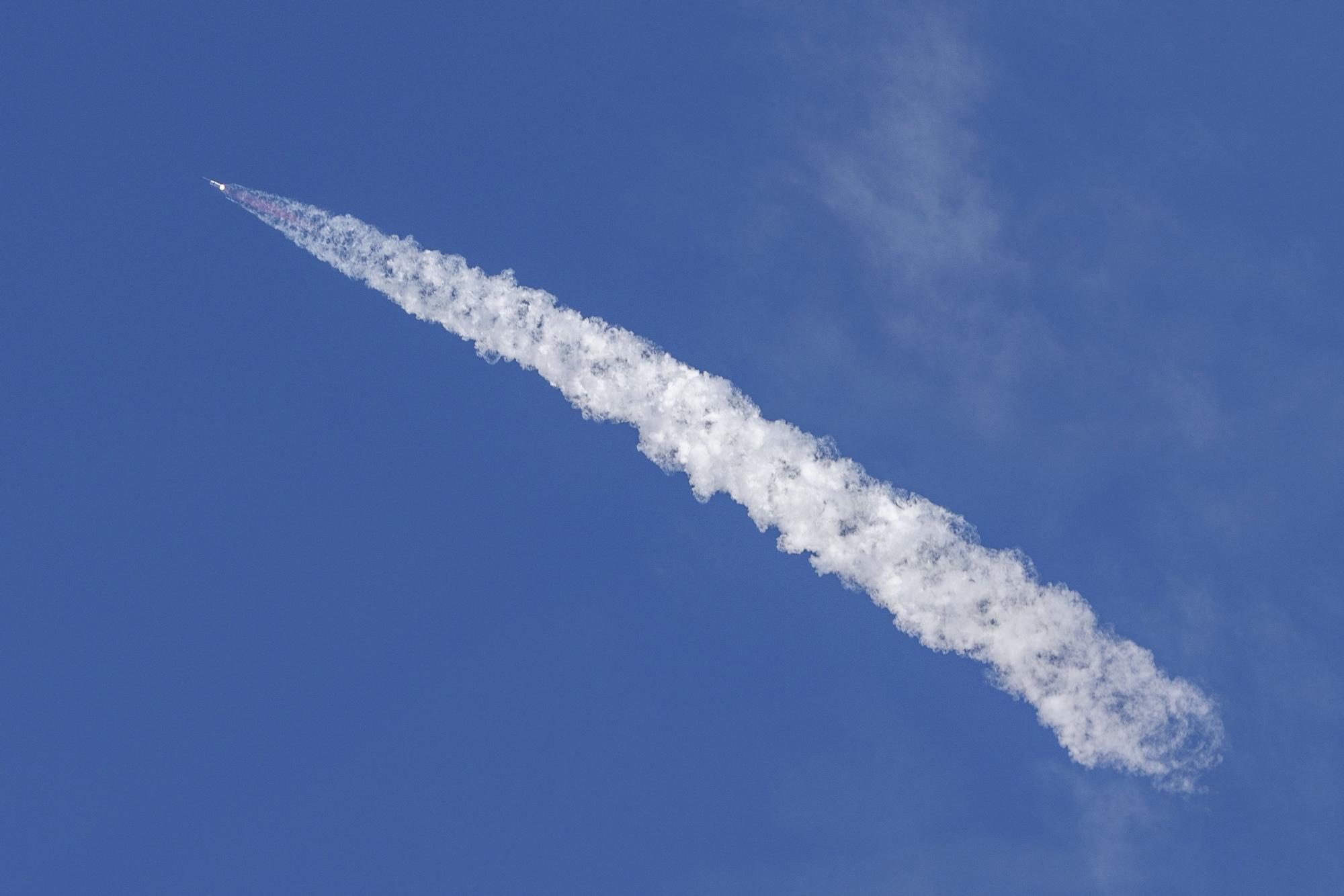 La nave Starship de SpaceX cumple con éxito su décima prueba después de tres fallidas