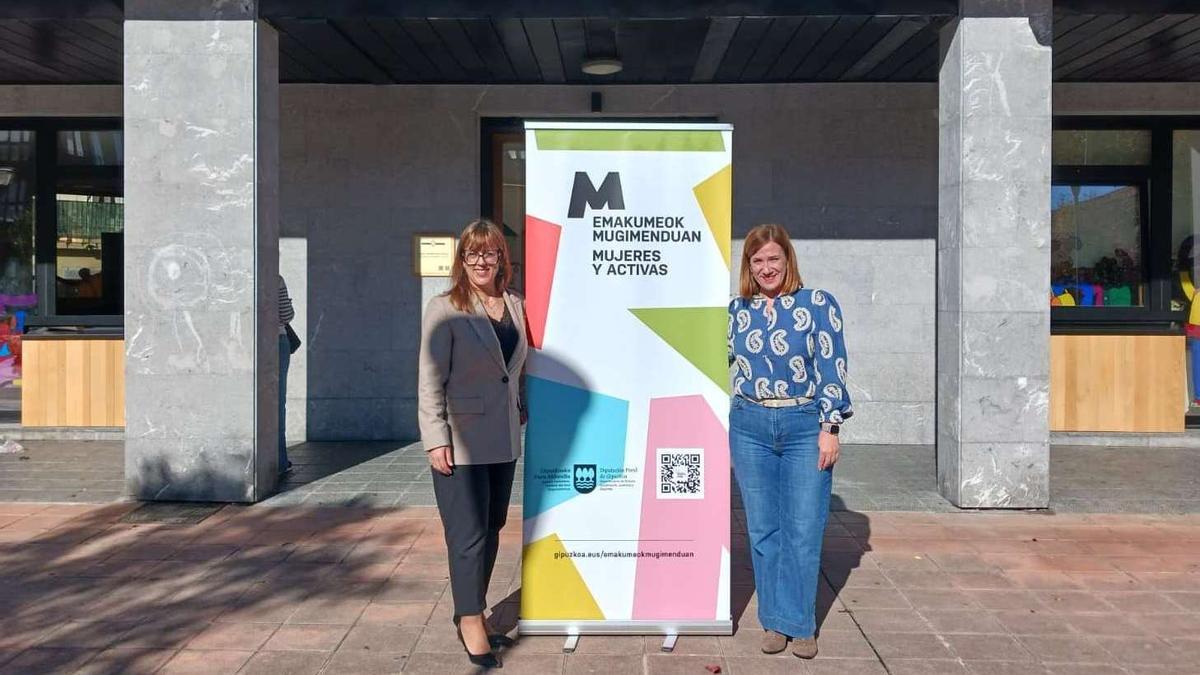 Goizane Álvarez, diputada foral de Deportes, y Cristina Laborda, alcaldesa de Irun, esta mañana en la Casa de las Mujeres.