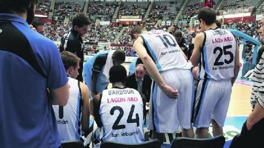 La plantilla paga el viaje a Vitoria