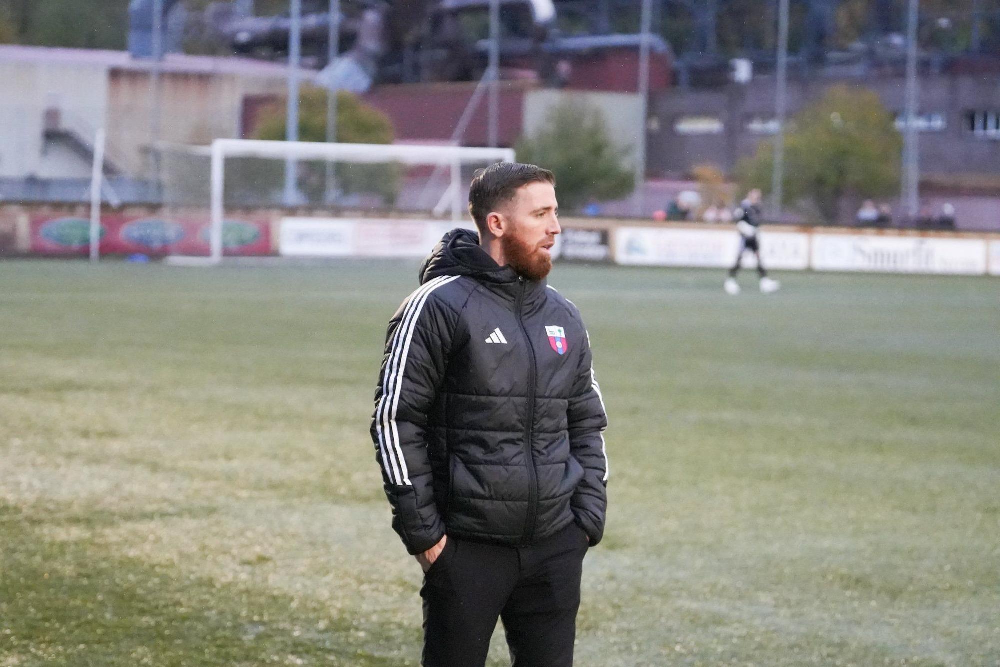 En imágenes: arieta corta la racha del Derio