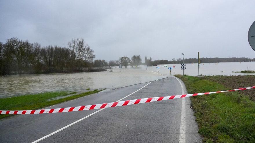Las inundaciones en Álava aíslan Víllodas y Trespuentes