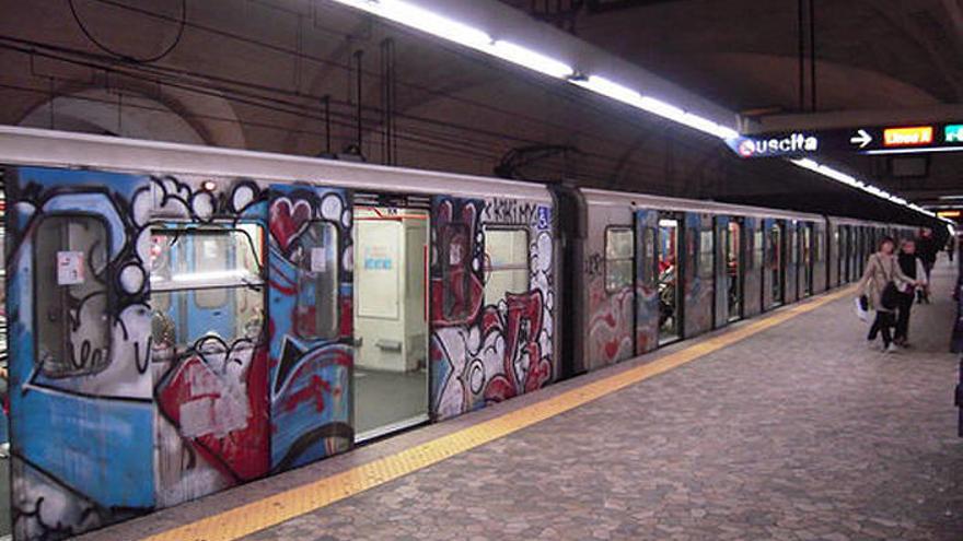 Metro de Roma (no todos tienen grafitis).