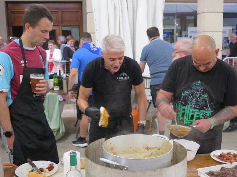 Los urretxuarras lo dan todo en las fiestas de Santa Anastasia