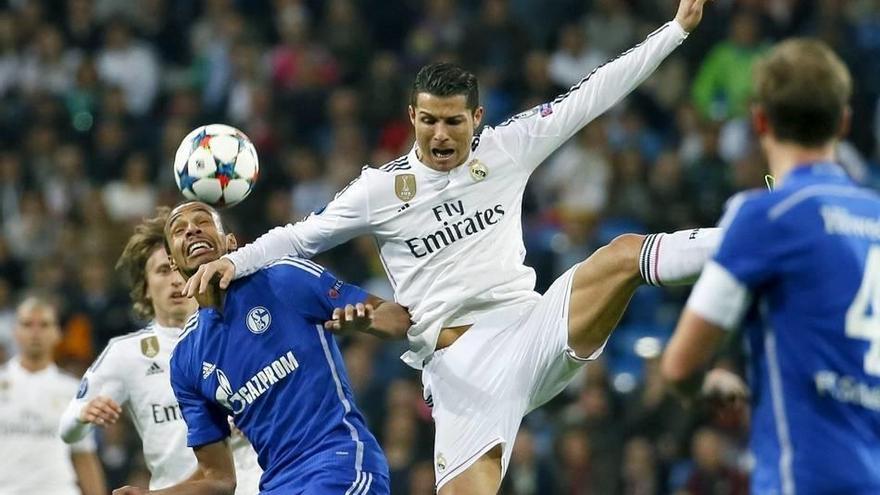El Schalke hace tambalearse a un campeón sin personalidad
