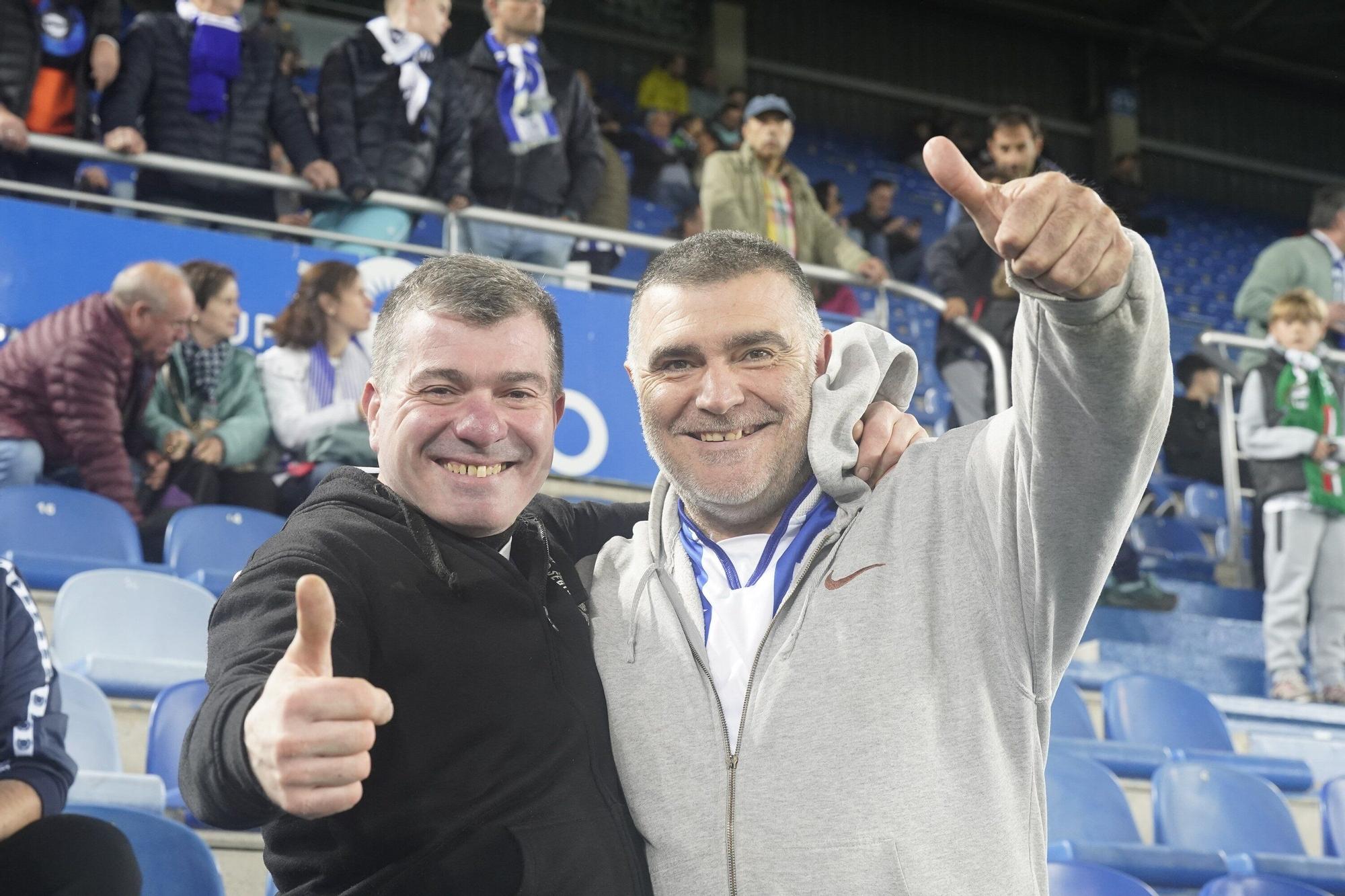 En imágenes: La afición del Alavés arropa al equipo en el duelo contra el Valladolid