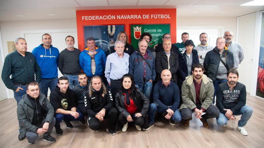 Representantes de los clubes femeninos adheridos al convenio presentes en la reunión.