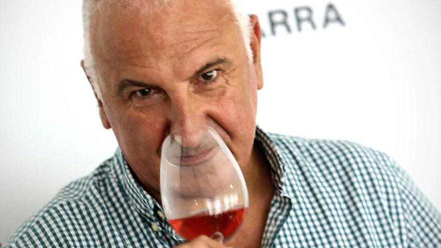 Migeltxo Goñi, sumiller que imparte las catas de vino del edificio de ascensores de la calle Descalzos.