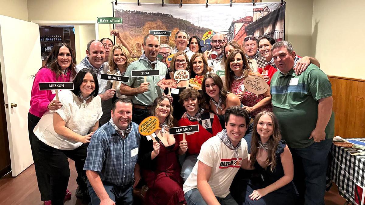 Hasta cuatro generaciones de baztandarras se reunieron para celebrar la primera edición del Baztandarren Biltzarra en Bakersfield (California)