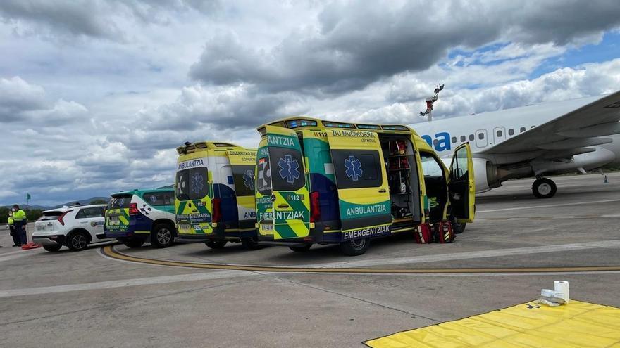 Suspenden el despegue de un vuelo desde Bilbao al detectar un brote vírico en estudiantes