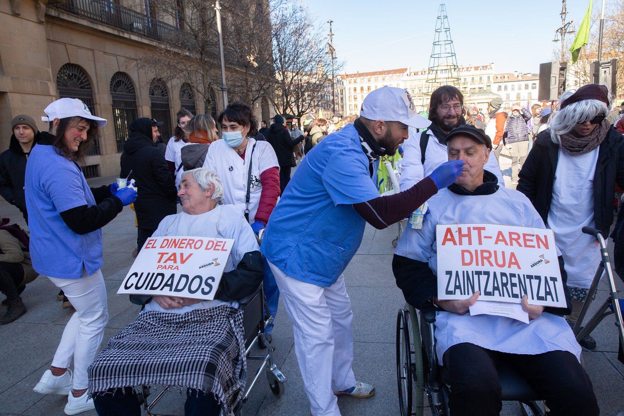 Manifestación en Pamplona contra el TAV y por un tren social