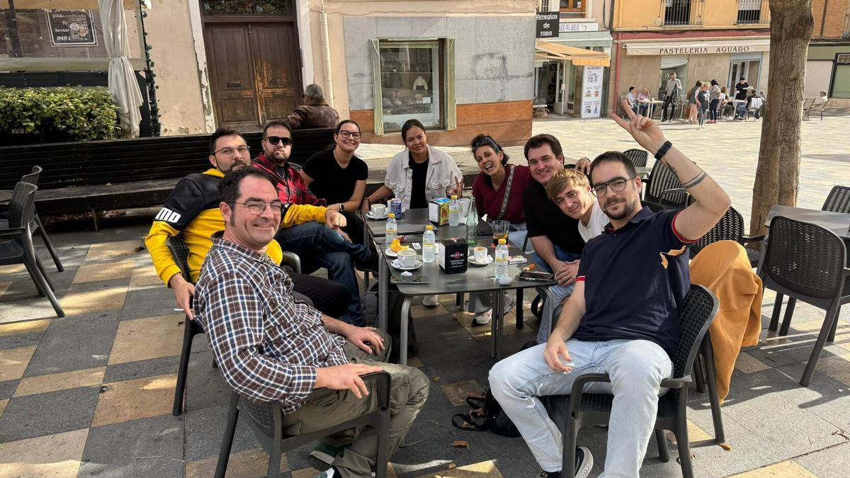 Representantes de comercios, bares y locales en una de las reuniones del proyecto.