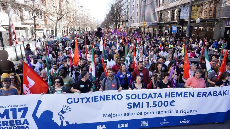 Directo | Miles de personas se manifiestan en Euskal Herria por un SMI propio