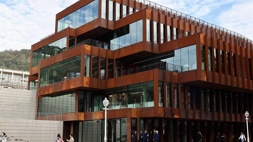 Sancionan con 400 euros la concentración de protesta por el GOe en Donostia