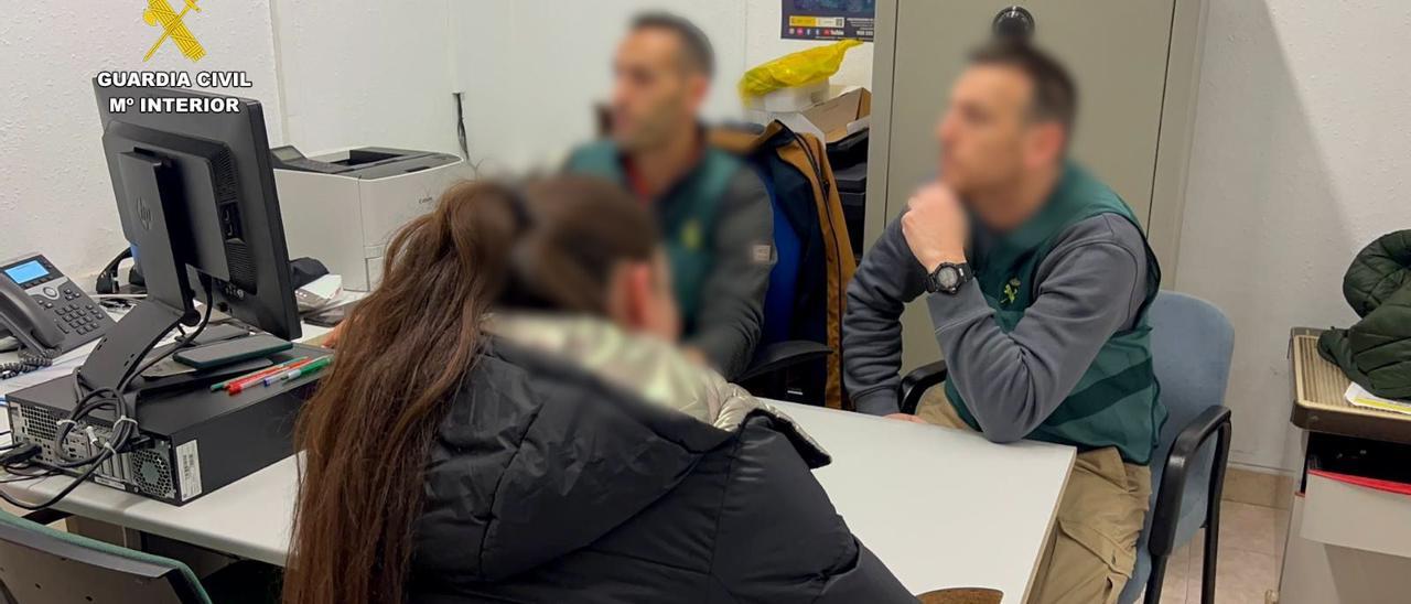 Desarticulan un grupo criminal que desde Bizkaia estafó por internet a 28 personas