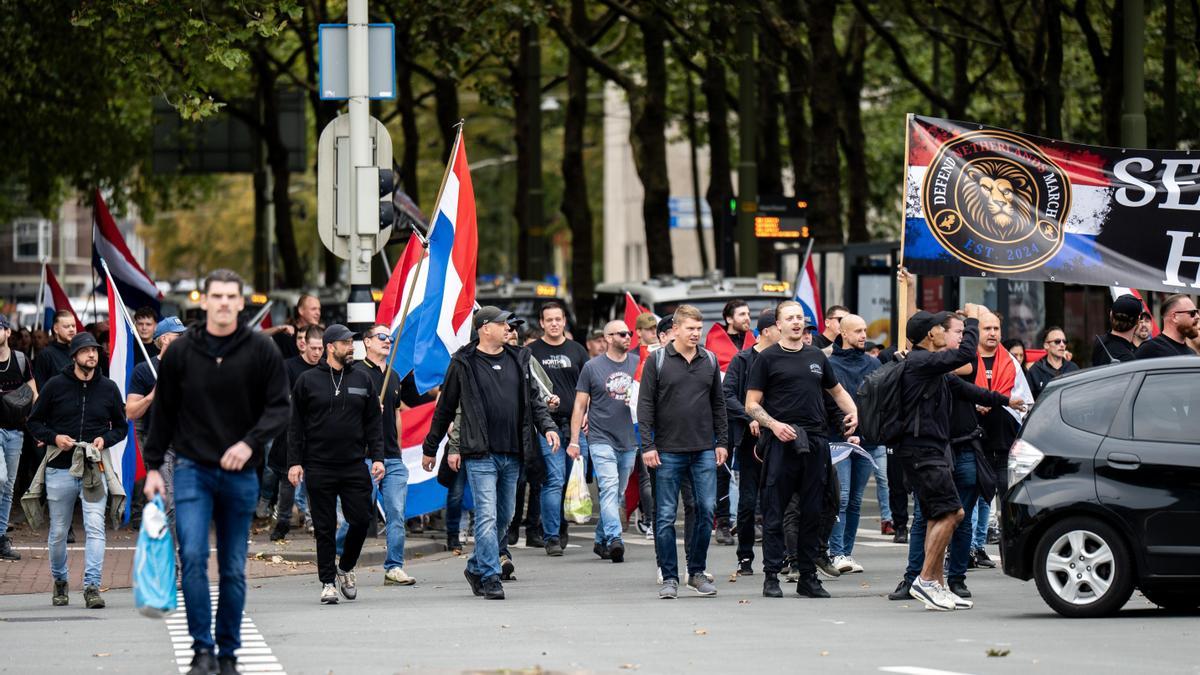 La tensión ha aumentado a principios de la tarde con peleas entre manifestantes y agentes