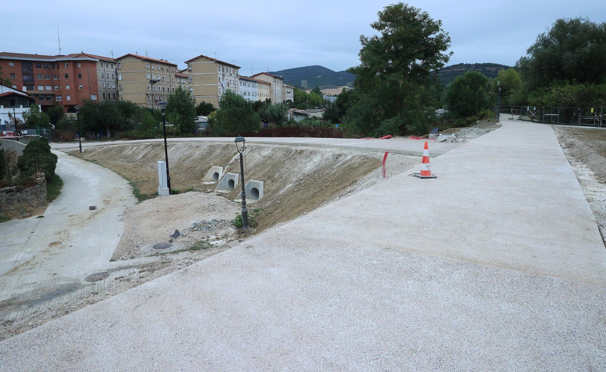 Fotos de la visita a las obras del parque de la Nopalera de Burlada