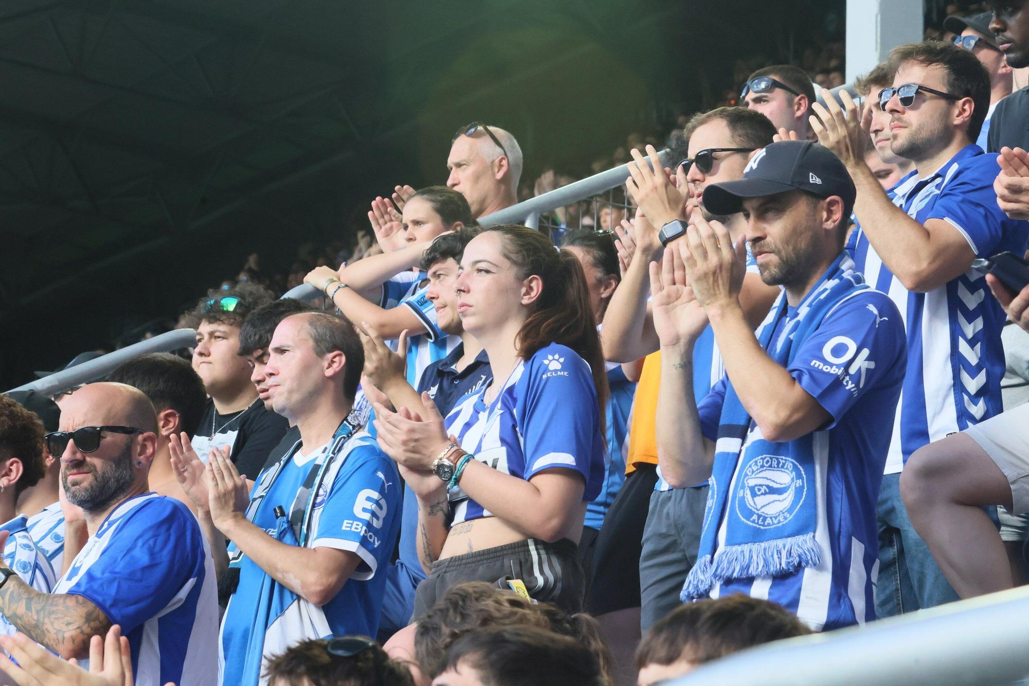 En imágenes: Ambientazo en el Alavés - Atlético en Mendizorroza (¡Búscate en las fotos!)