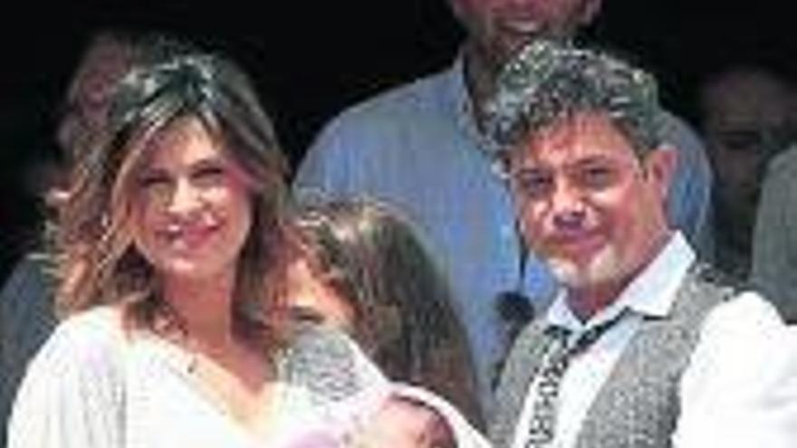 Alejandro Sanz enseña a su hija Alma