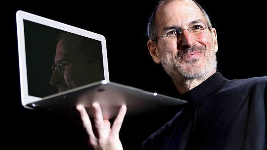 Fotografía de archivo fechada el 12 de enero de 2008 en la que aparece el consejero delegado de Apple, Steve Jobs